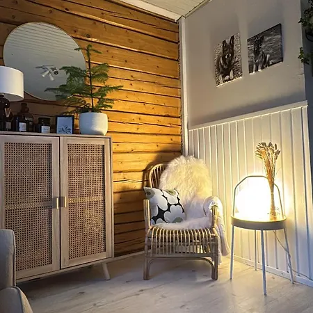 Idyllinen Puukerrostalo Laehellae Keskustaa Appartement *