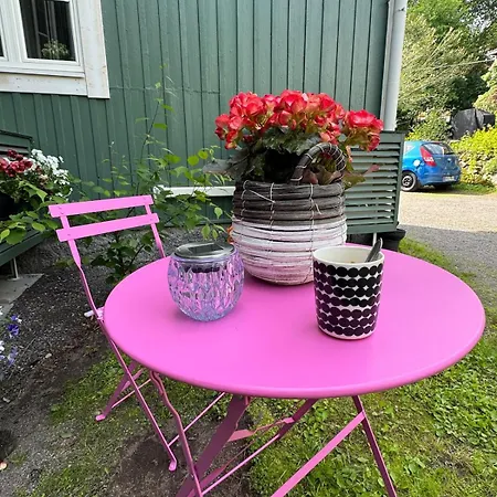 Idyllinen Puukerrostalo Laehellae Keskustaa *