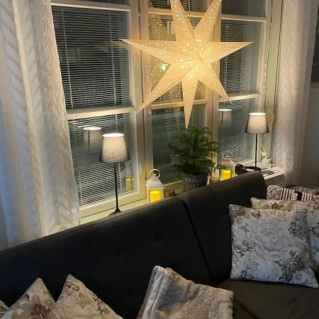 Idyllinen Puukerrostalo Laehellae Keskustaa Appartement